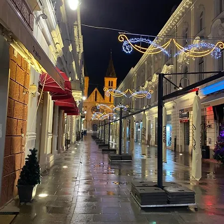 بيت ضيافة Urban Strossa 3*