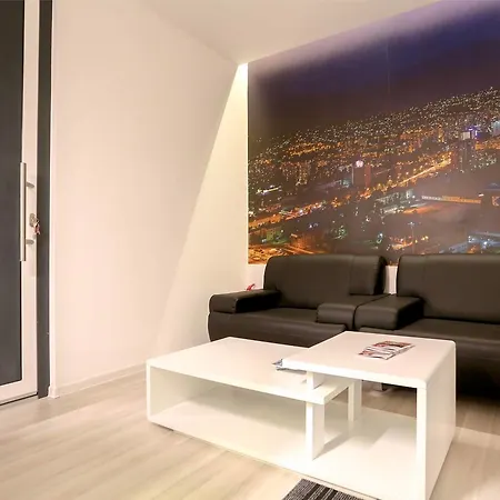 Urban Strossa 3*