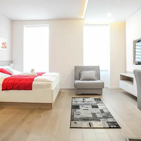 Urban Strossa Гостевой дом 3*